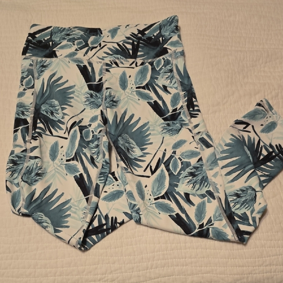 Senita Athletics Green and White Floral Leggings - Picture 1 of 4